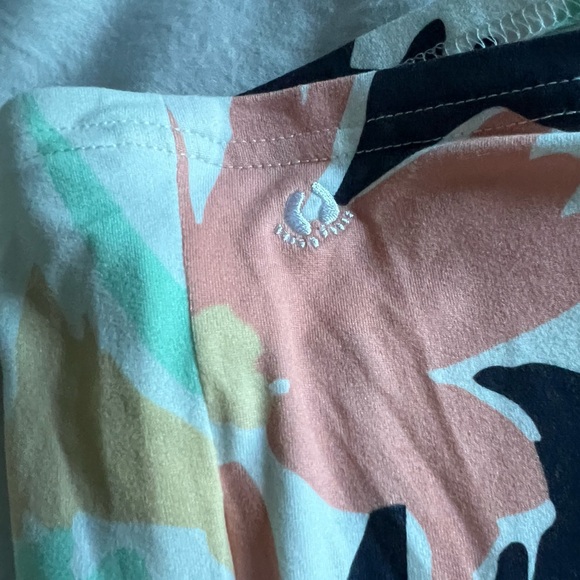 Hang Ten Rash Guard - Picture 2 of 4